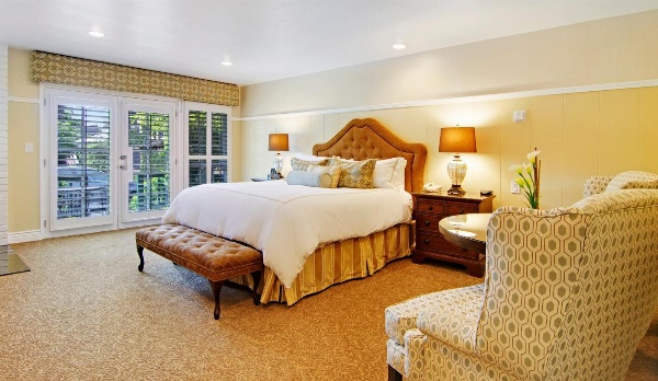 Wayside Inn image 1