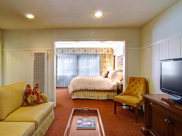 Wayside Inn image 4